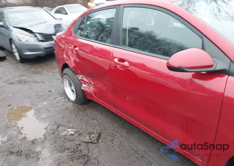 2018 Kia Rio S z USA, uszkodzony, nr VIN 3KPA24AB7JE046228